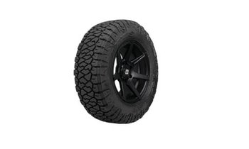 Maxxis RAZR AT 811 (1).jpg